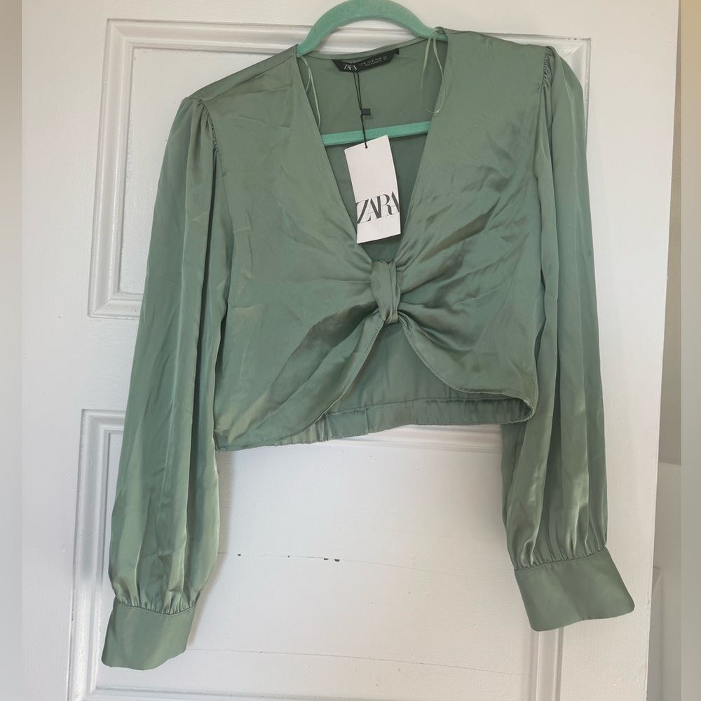 Zara satin Meidum top padded shoulders